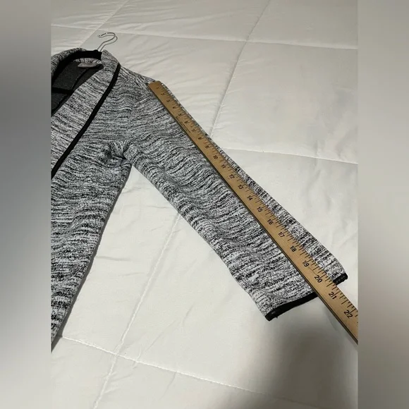 Chico's Open Front Jacket Black & White Print w/ Faux Leather Look Trim Size 1 - Picture 4 of 8